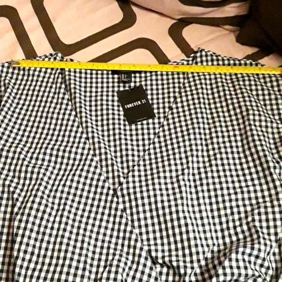 NWT Forever 21 Women's Wrap-Around Tie Top B&W - Picture 12 of 16